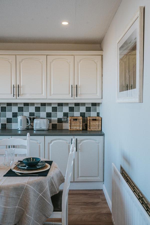 Tideaway - Cosy Seaside Village Bungalow Near Beach Castlerock Exteriér fotografie